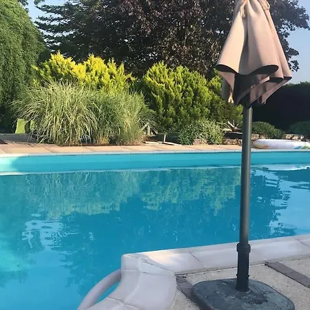 Maison De Famille Avec Piscine Au Coucou Chanteur Holiday home *