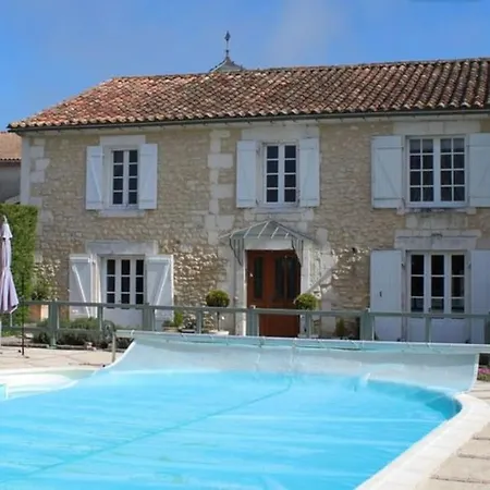 Maison De Famille Avec Piscine Au Coucou Chanteur Holiday home Gout-Rossignol